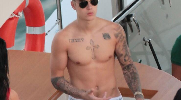 Justin Bieber: Ξέφρενο πάρτυ σε γιοτ [εικόνες]