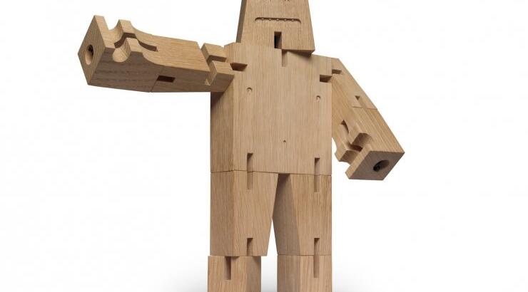 Ο μεγαλοπόδαρος σε ξύλο!