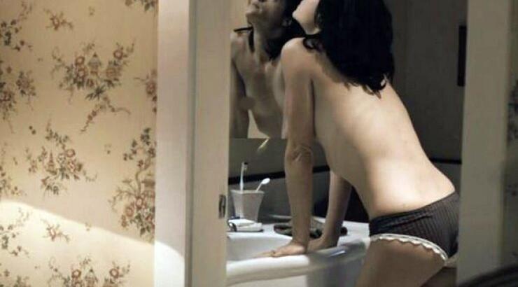 Διάσημη ηθοποιός topless στη νέα της ταινία