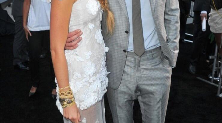 Blake Lively: Μας δείχνει για πρώτη φορά τη φουσκωμένη της κοιλίτσα!