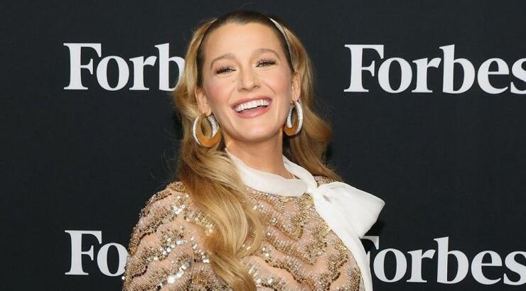Blake Lively: Η post – partum σιλουέτα της με μαγιό εντυπωσιάζει [εικόνες]