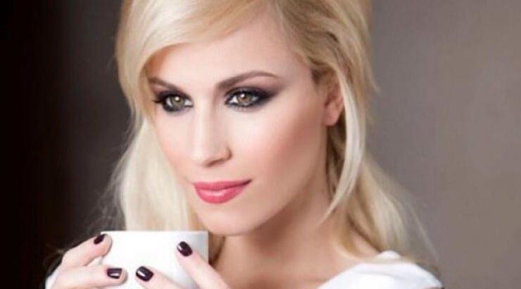 H topless φωτογραφία της Νάντιας Μπουλέ!