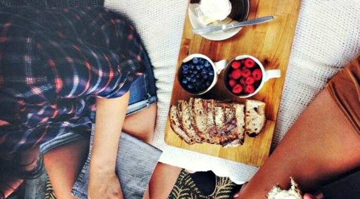 5 τροφές που θα σε βοηθήσουν να κοιμάσαι καλύτερα τη νύχτα