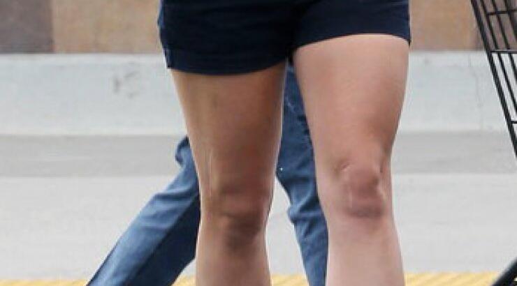 Ποια star αρνείται να αγοράσει μεγαλύτερο νούμερο ρούχα και "σφηνώνει" σε μικρότερα; 