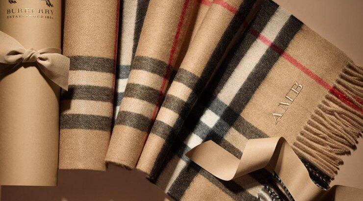 Κασκόλ με ονοματεπώνυμο 