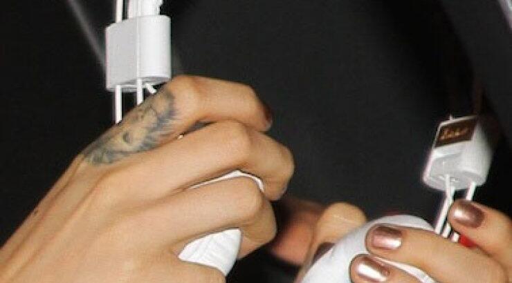 To νέο τατουάζ της Cara Delevigne [εικόνες]