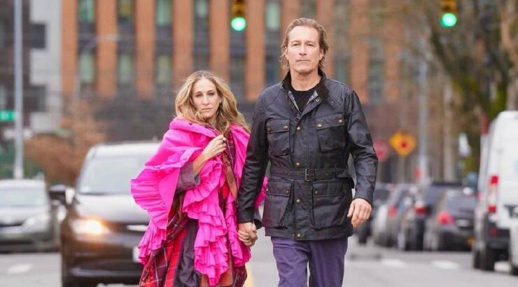 Μόλις εντοπίσαμε τα νέα στιγμιότυπα Carrie και Aidan από το νέο season του “Sex and the City”