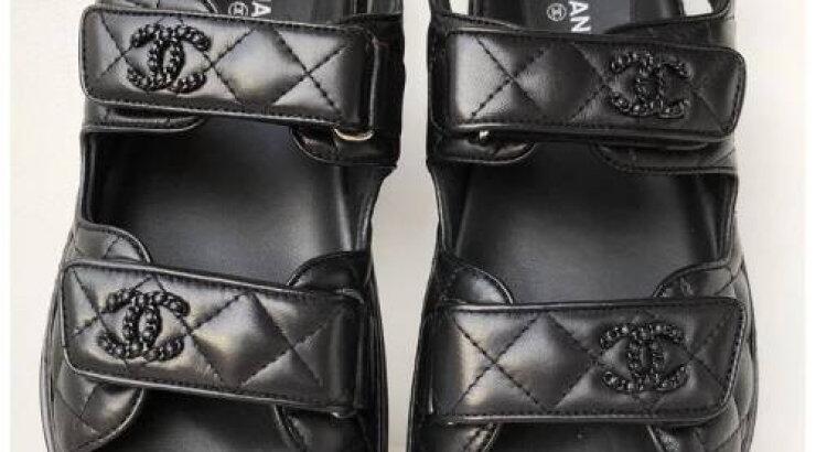 Ο οίκος Chanel λανσάρει τα ungly sandals για το καλοκαίρι
