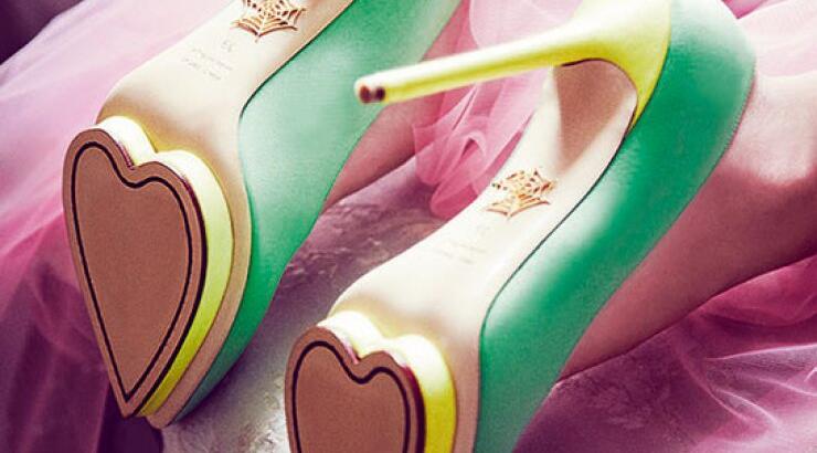 Η Charlotte Olympia γιορτάζει τον Άγιο Βαλεντίνο