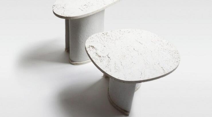 Τραπεζάκια μέσα!