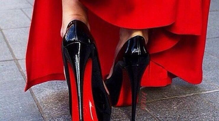 Γι᾽ αυτό το λόγο οι σόλες στις δημιουργίες του Christian Louboutin είναι κόκκινες