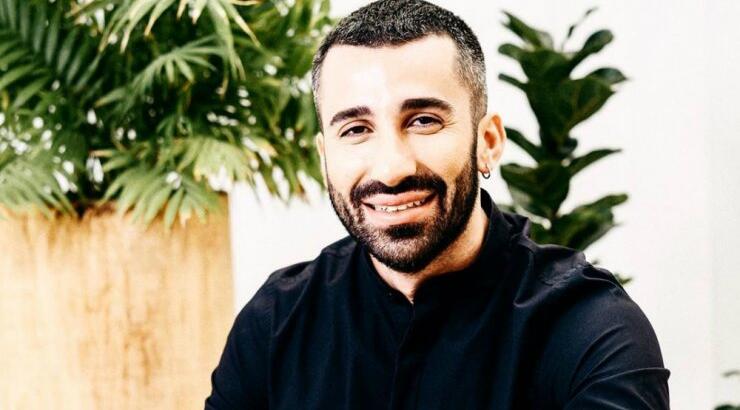 Χρήστος Αρτεμίου: Mας εξηγεί πώς με έξι απλά βήματα μπορούμε να κάνουμε διάγνωση στα μαλλιά μας