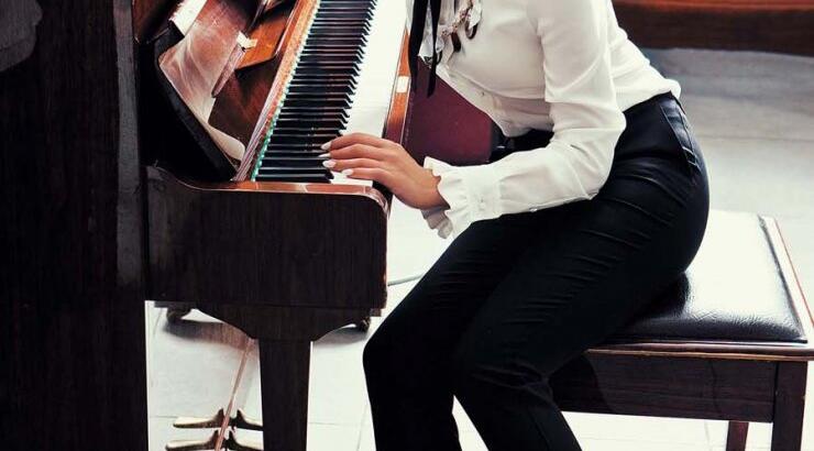 Έλενα Πιερίδου: Δείτε την πανέμορφη αδερφή της