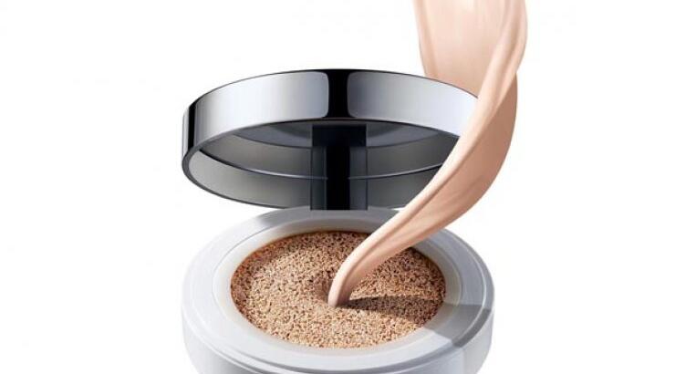 Miracle Cushion: Υγρό φον ντε τεν σε συσκευασία compact 