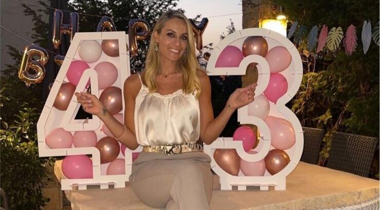 Ελεονώρα Μελέτη: Έκλεισε τα 43! Το πάρτι με τα πυροτεχνήματα και το γλυκό φιλί με τον σύζυγό της [εικόνα & βίντεο]