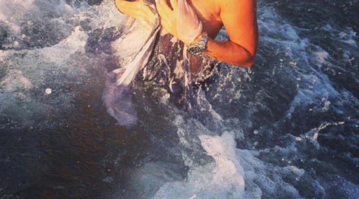 Τολμηρή! Ελληνίδα ηθοποιός ποζάρει topless στον έκτο μήνα της εγκυμοσύνης της!