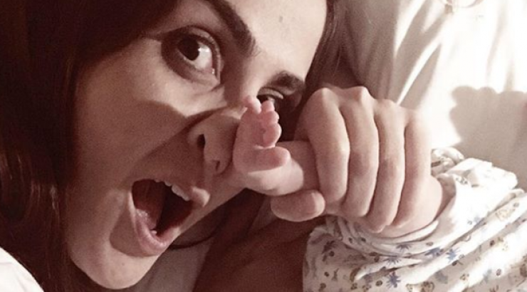 Η Αγγελική Δαλιάνη αποκάλυψε επτά μήνες μετά τη γέννηση του γιου της  το όνομα που θα του δώσουν! [βίντεο]