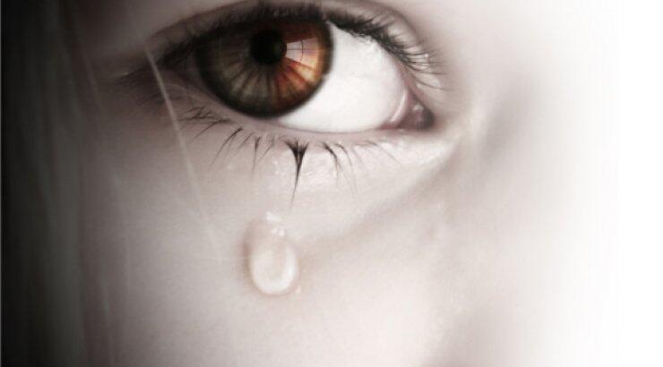 Mητέρα με δυο παιδιά ζουν σε τρώγλη χωρίς ρεύμα