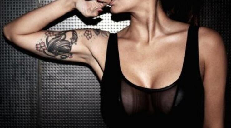 Η εκθαμβωτική Ιταλίδα Deborah De Luca στα decks του Ammos