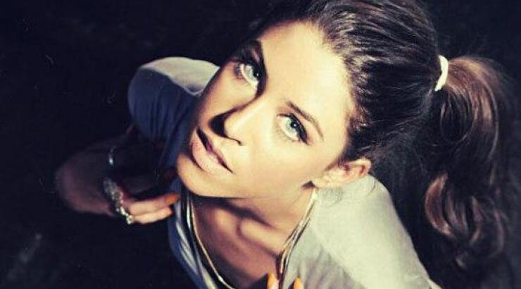 Η Ντέμη παραδέχεται την σχέση της με τον Πετρετζίκη μπροστά στους γονείς της [βίντεο]