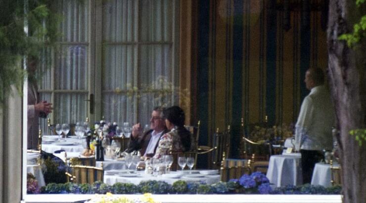 Διάσημος ηθοποιός σε χλιδάτες διακοπές. Ποιος είναι; 