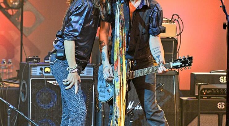 Δείτε τον Johnny Depp να ροκάρει [φωτογραφίες]