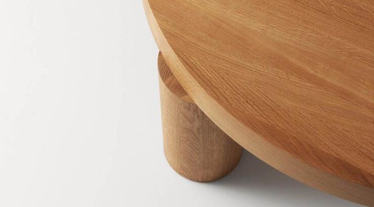 Τραπέζι από συμπαγές ξύλο και ακανόνιστα άκρα