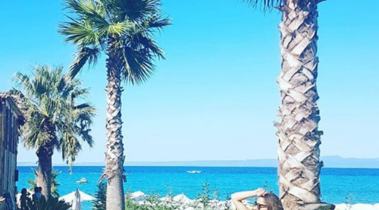 Δέσποινα Βανδή: Δείτε την να ποζάρει με μπικίνι στη Χαλκιδική χωρίς ρετούς!