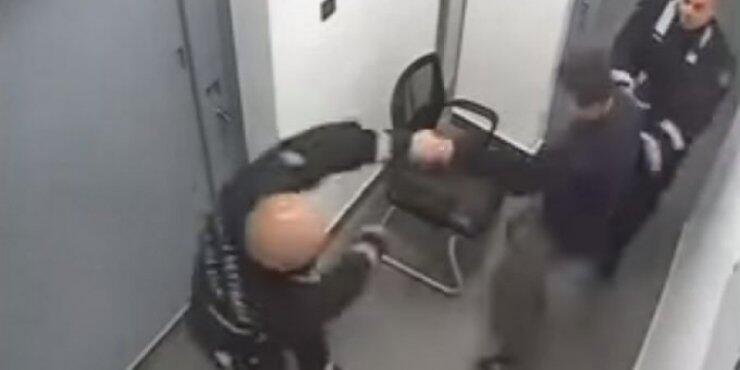 Στο δικαστήριο η υπόθεση ξυλοδαρμού πολίτη σε κρατητήρια 