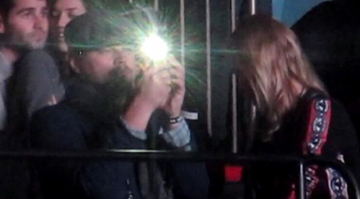 Ποιον φωτογραφίζει ο Leonardo Di Caprio; 