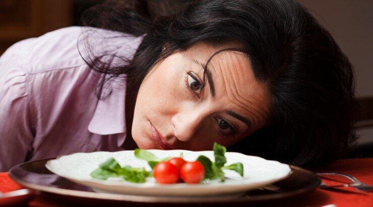 Η ειδικός σου λέει όλα όσα πρέπει να γνωρίζεις για τη διατροφή υπερβολικά χαμηλή σε θερμίδες