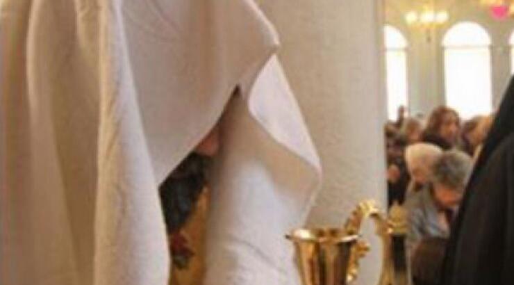 Ελληνας ηθοποιός χειροτονήθηκε διάκονος [εικόνες]