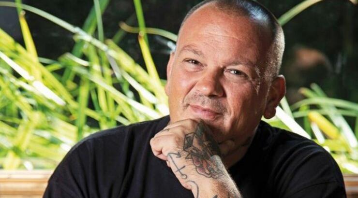 Δημήτρης Σκαρμούτσος: "Έχω δοκιμάσει σχεδόν όλες τις ουσίες και έχω σχεδόν πεθάνει τρεις φορές" [βίντεο]