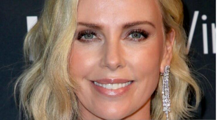 Αποκτήστε το μακιγιάζ της Charlize Theron