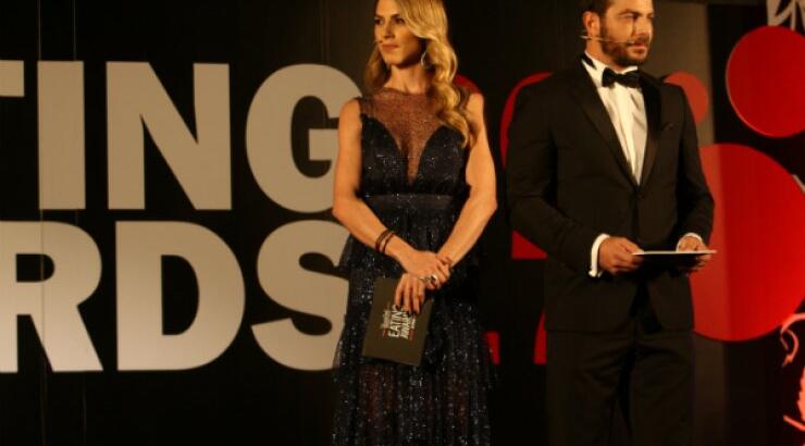 Όλες οι λεπτομέρειες για τις λαμπερές εμφανίσεις της Ντορέττας Παπαδημητρίου στα Time Out Eating Awards 2017