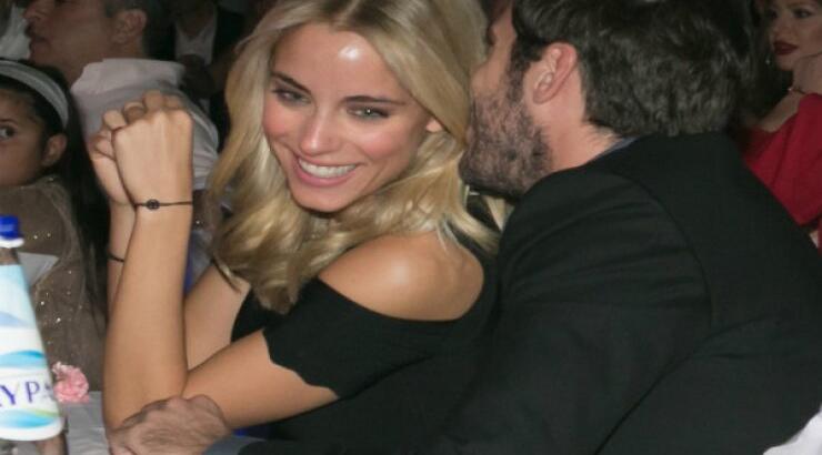 Δούκισσα Νομικού: Με την μαμά της και τον σύντροφό της στην πρεμιέρα του πατέρα της