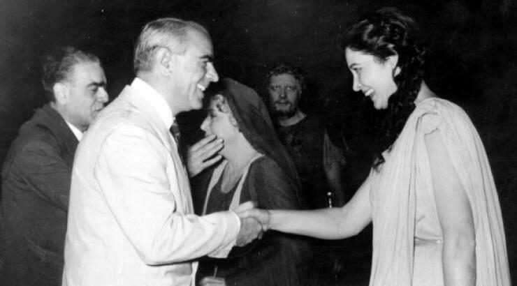 Θρηνεί το ελληνικό θέατρο! 