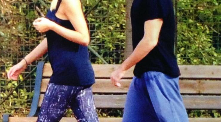 Το κυνηγητό και η ενόχληση της Νομικού με τους παπαράτσι στη Μύκονο [βίντεο]