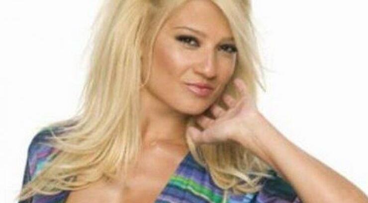 Δείτε τη Φαίη Σκορδά άβαφη στο κρεβάτι!