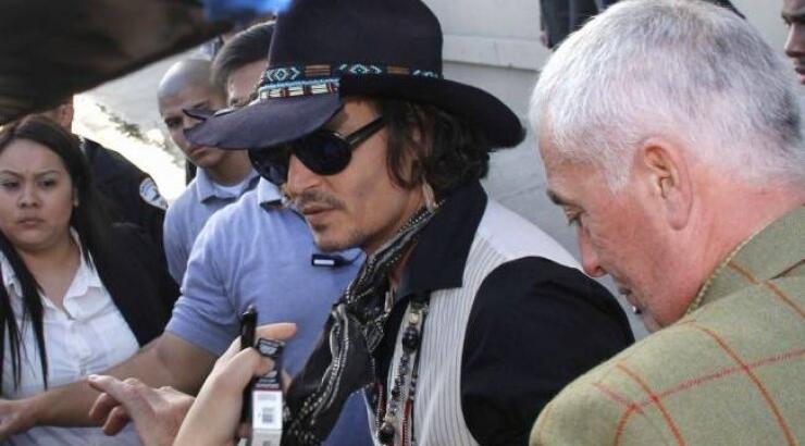 Johnny Depp: Ξεπερνά το χωρισμό του στο Δουβλίνο