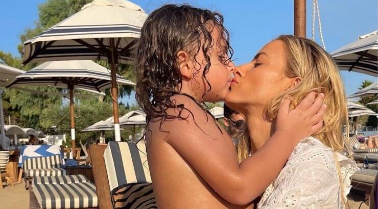 Έφη Παπαϊωάννου: Μοιράστηκε πρώτη φορά εικόνα από την ημέρα που γεννήθηκε ο γιος της!