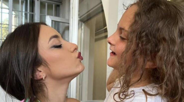 Έφη Παπαϊωάννου: Η κόρη της, Εβελίνα απαθανάτισε τον αδερφό της στην πισίνα και είναι cute [εικόνα]