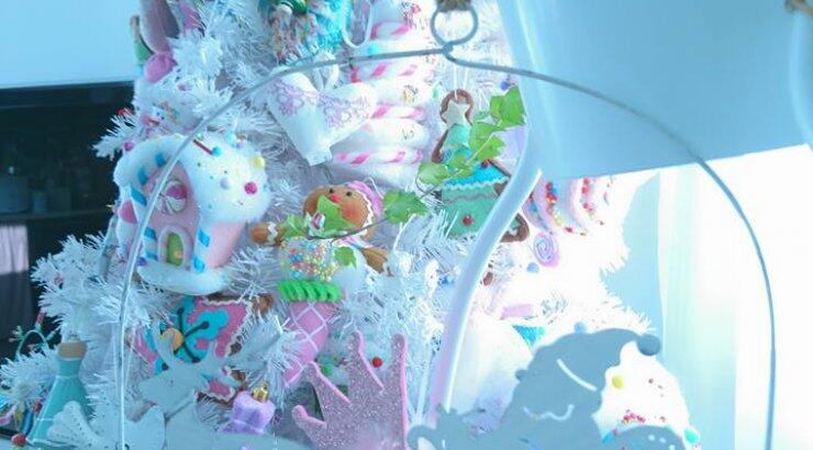 Επώνυμη Κύπρια έκανε τον πιο παραμυθένιο Χριστουγεννιάτικο στολισμό στο σπίτι της με την οκτώ μηνών κορούλα της!