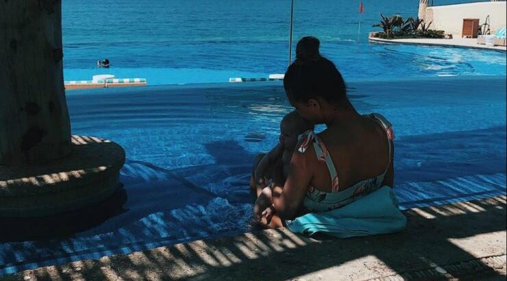 Η σύζυγος γνωστού τραγουδιστή είναι έγκυος στο δεύτερο μωράκι τους!