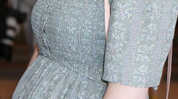 Διάσημη τραγουδίστρια περιμένει το τέταρτο μωράκι της!