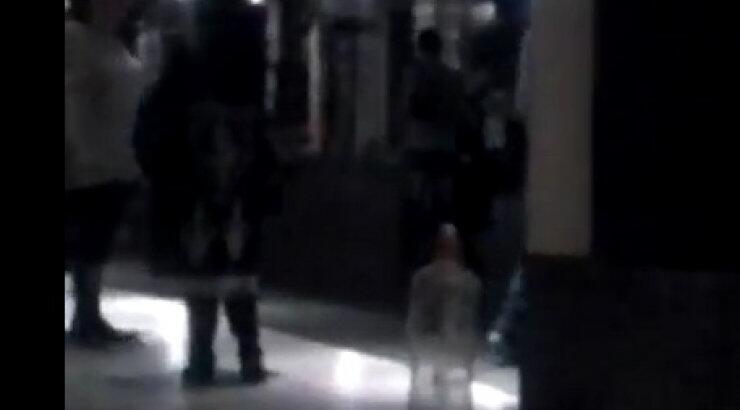 Έφοδος της Ελένης Λουκά στην παράσταση "Δαίμονες"