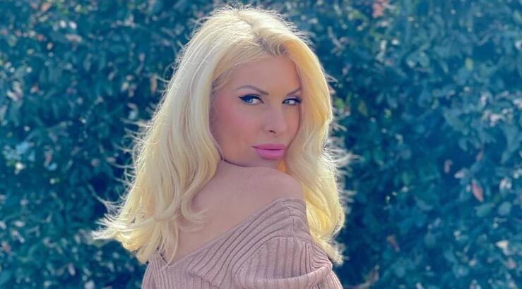 Ελένη Μενεγάκη: Ποζάρει χωρίς make-up στο κρεβάτι [εικόνα]