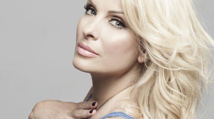 Χαμός στην εκπομπή της Μενεγάκη – Ποιος την ρώτησε: “Το πουλί μου κοιτάς;”