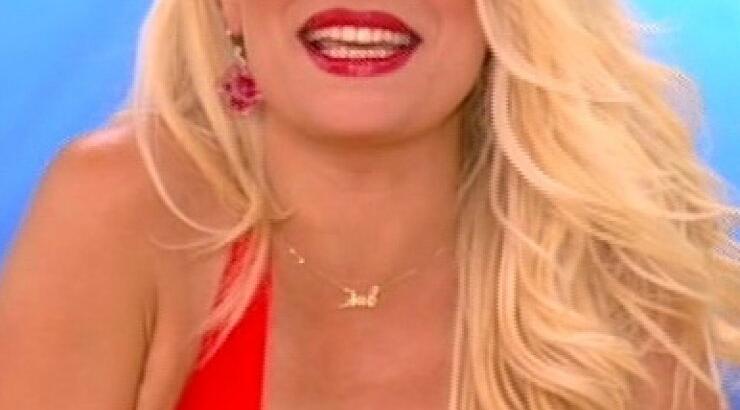 Ελένη Μενεγάκη: Πρεμιέρα με ανακοίνωση εγκυμοσύνης!