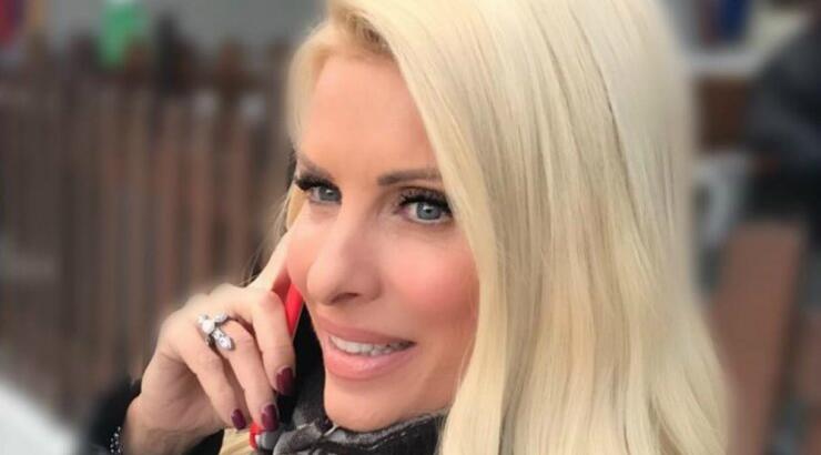 Μάθαμε ποσα κοστίζει η καμηλό τσάντα της Ελένης Μενεγάκη